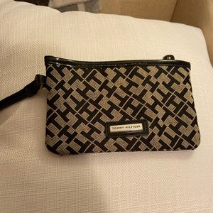 Tommy Hilfiger wristlet black and white